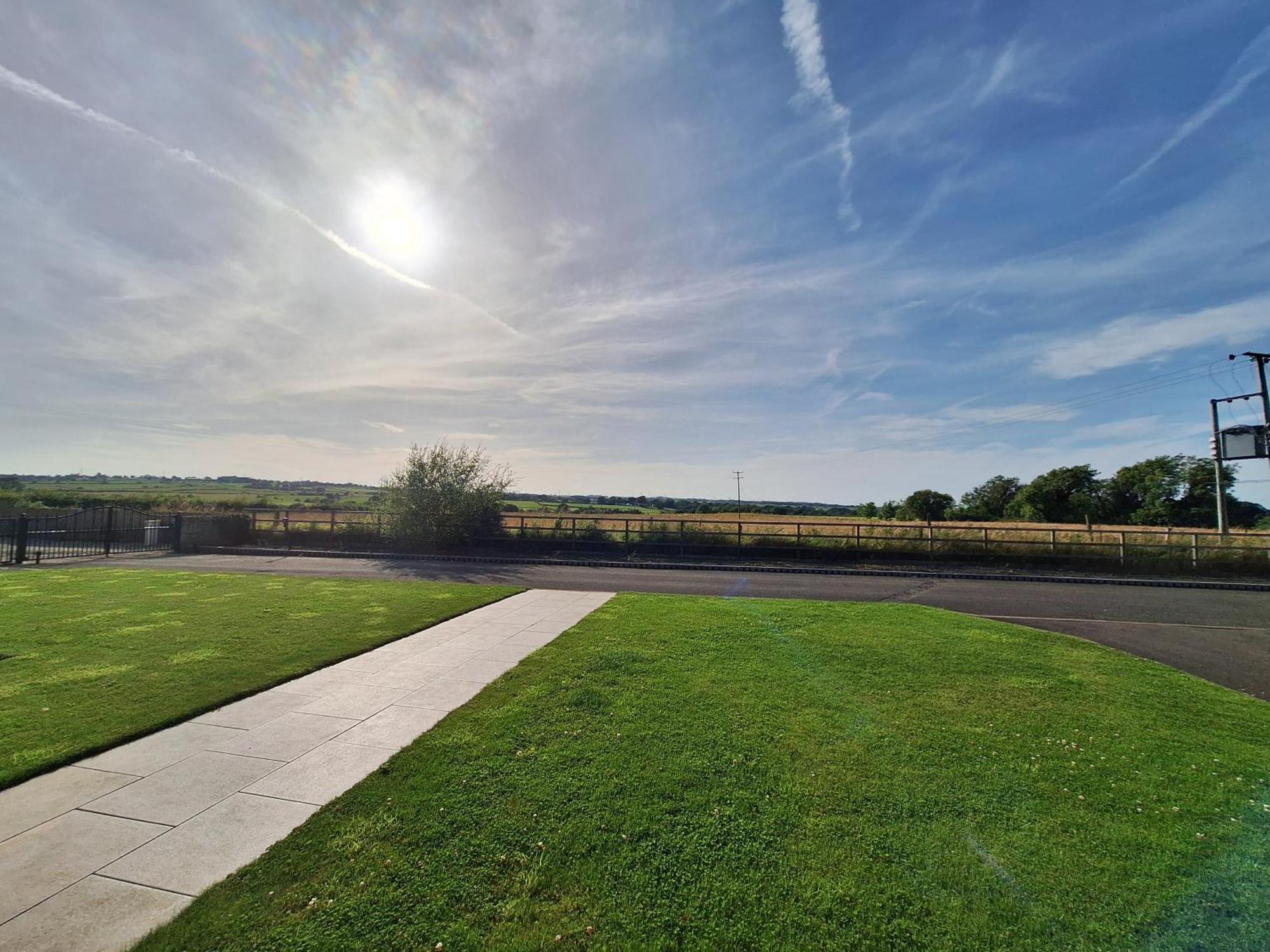 Lanarkshire Apartment- Views- Sleeps 4- Balcony Larkhall  Exterior foto
